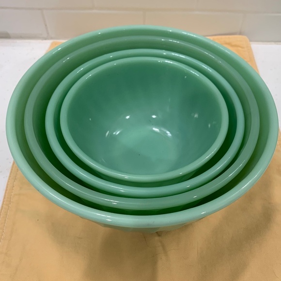 Fire King. Rare Set of 4 Bowls.. Wavy pattern - Picture 1 of 8